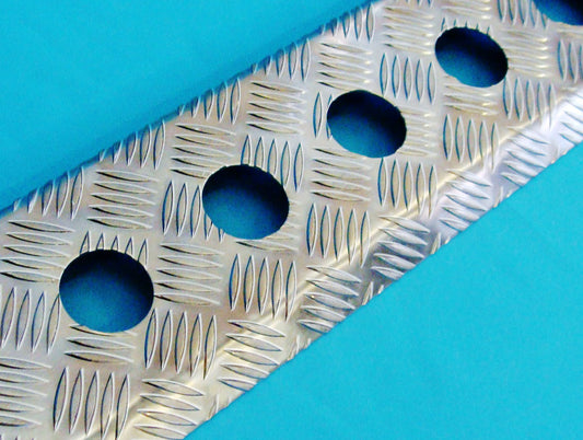 ジムニーJB23用アルミ縞板製スキッドガード(丸穴タイプ)