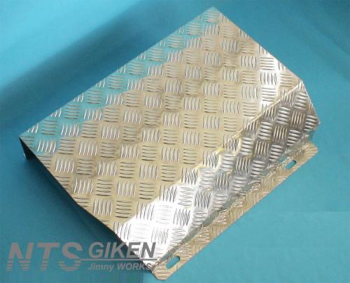 ジムニー用アルミ縞板製タンクガード 適用車種:SJ30SJ40JA71JA51JA11 JB31JA12JA22JB32