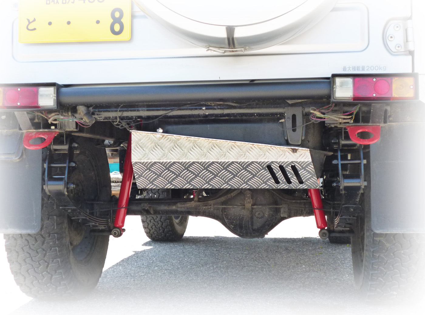 ジムニー用アルミ縞板製タンクガード(シングルスリットタイプ)適用車種:SJ30SJ40JA71JA51JA11 JB31JA12JA22JB32