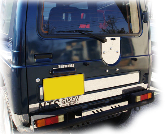 ジムニー【JA22】用ステンレス製・背面パネル（スペアタイヤプレート）