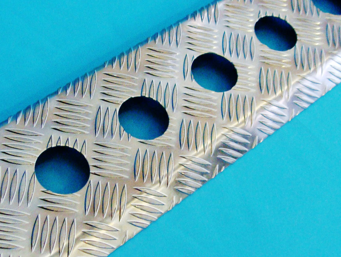 ジムニーJB23用アルミ縞板製スキッドガード(丸穴タイプ)