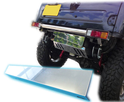ジムニー用ステンレス製リア・ボロ隠しパネル(スリット無し)適用車種:SJ30JA71JA11 JA12JA22JA31等