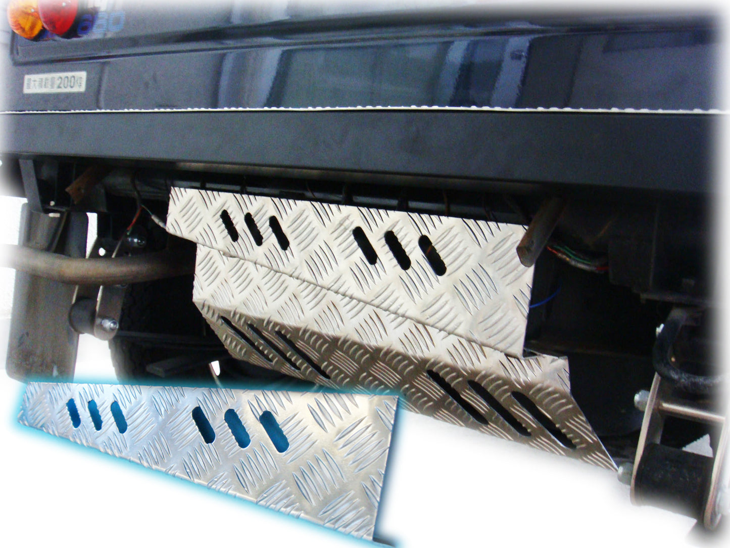 ジムニー用アルミ縞板製リア・ボロ隠しパネル(スリット有り)適用車種:SJ30JA71JA11JA12 JA22JA31等