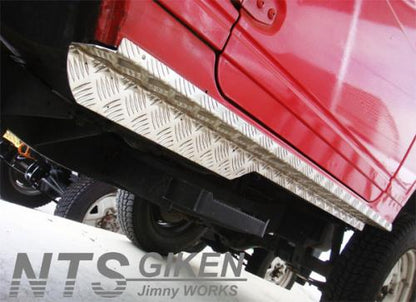 ジムニー・ハードカット用アルミ縞板製サイドシルガードType.2 適用車種:SJ30SJ40JA71JA51JA11 JB31JA12JA22JB32
