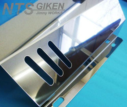 ジムニー用ステンレス製タンクガード(シングルスリットタイプ)適用車種:SJ30SJ40JA71JA51JA11 JB31JA12JA22JB32
