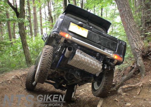 ジムニー用アルミ縞板製タンクガード　適用車種:SJ30SJ40JA71JA51JA11 JB31JA12JA22JB32