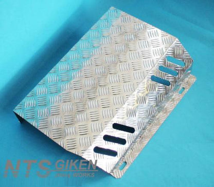 ジムニー用アルミ縞板製タンクガード(ダブルスリットタイプ)適用車種:SJ30SJ40JA71JA51JA11 JB31JA12JA22JB32