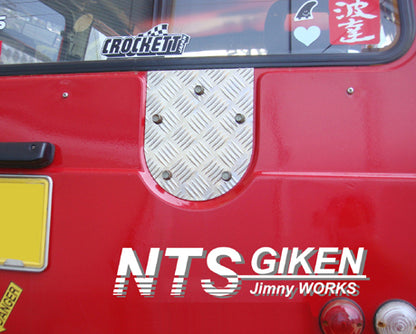 ジムニー用アルミ縞板製背面パネル（スペアタイヤプレート）適用車種:SJ30JA71JA11等