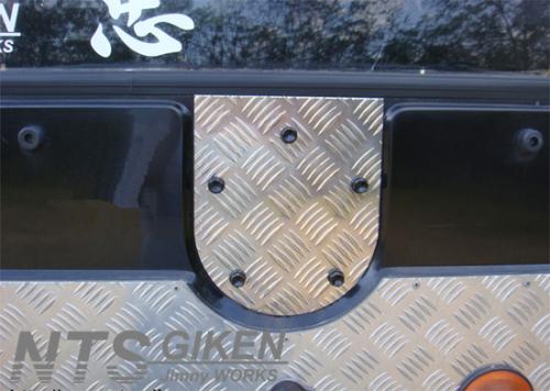 ジムニー用アルミ縞板製背面パネル（スペアタイヤプレート）適用車種:SJ30JA71JA11等