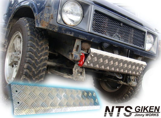 ジムニー用アルミ縞板製スキッドフロントバンパー適用車種:SJ30,SJ40,JA71,JA,51, JA11,JB31,JA12,JA22
