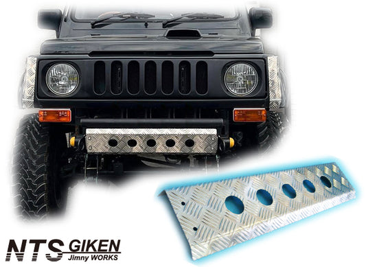 ジムニー用アルミ縞板製スキッドフロントバンパー(丸穴タイプ)適用車種:SJ30,SJ40,JA71,JA,51, JA11,JB31,JA12,JA22