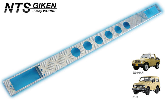 ジムニー用アルミ縞板製フロントエプロン(丸穴タイプ)適用車種:SJ30,SJ40,JA71,JA51,JA11,JB31