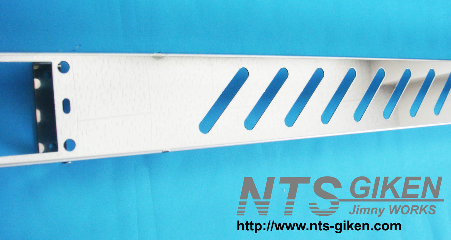 ジムニー用ステンレス製フロントエプロン(長穴タイプ)適用車種:SJ30,SJ40,JA71,JA51,JA11,JB31