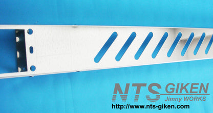 ジムニー用ステンレス製フロントエプロン(長穴タイプ)適用車種:SJ30,SJ40,JA71,JA51,JA11,JB31